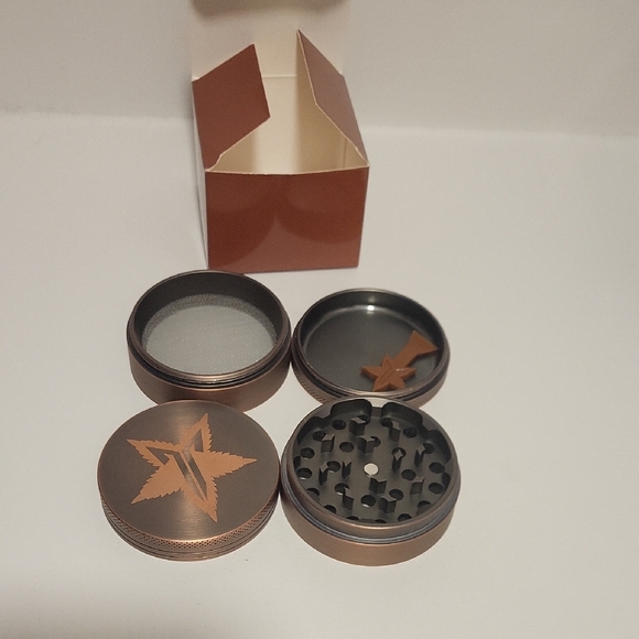 Jeffree Star Tan Box with Star Logo - Picture 2 of 2